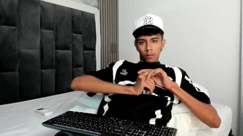 Snapshot of dikey_18 chatting on March 2025 12:11:02 AM dikey_18 online show from March 2025 12:11:02 AM