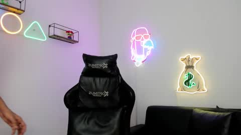 Snapshot of dikey_18 chatting on March 2025 08:23:02 PM dikey_18 online show from March 2025 08:23:02 PM