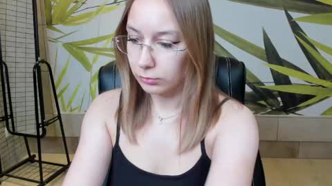 Snapshot of dina_sunshine chatting on May 2026 12:24:01 PM Dina online show from May 2026 12:24:01 PM