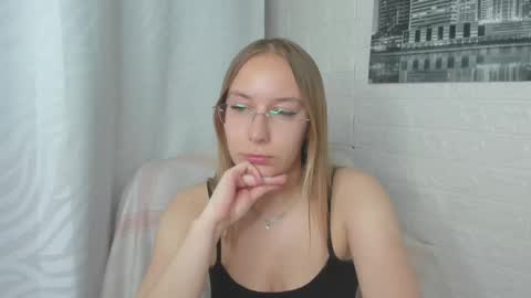 Snapshot of dina_sunshine chatting on May 2026 12:30:02 AM Dina online show from May 2026 12:30:02 AM