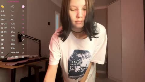 Snapshot of dinakonno chatting on April 2026 08:09:02 AM Amelia online show from April 2026 08:09:02 AM