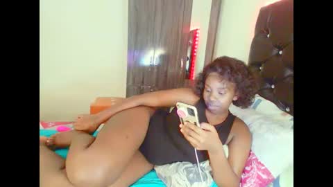 dinnydakrazx online show from December 2025 06:46:02 PM