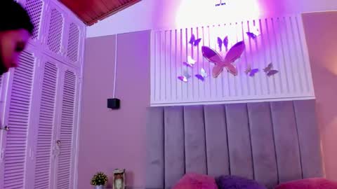 Cristal  online show from January 2025 03:23:02 AM