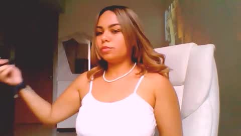 diosadeluniverso_ online show from December 2025 03:18:02 PM