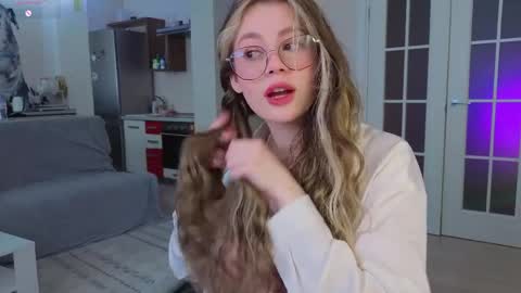 Snapshot of dipamellyy chatting on March 2026 02:02:02 AM Diana online show from March 2026 02:02:02 AM