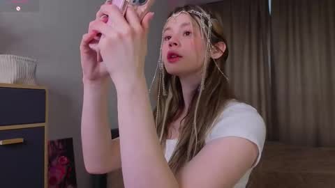 Snapshot of dipamellyy chatting on April 2026 02:38:01 AM Diana online show from April 2026 02:38:01 AM