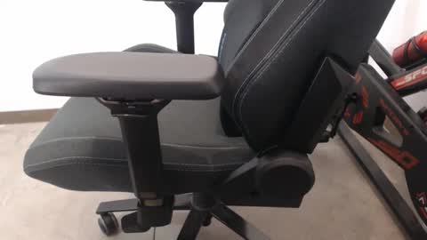 Snapshot of dirfocus chatting on April 2026 10:42:01 AM Z online show from April 2026 10:42:01 AM