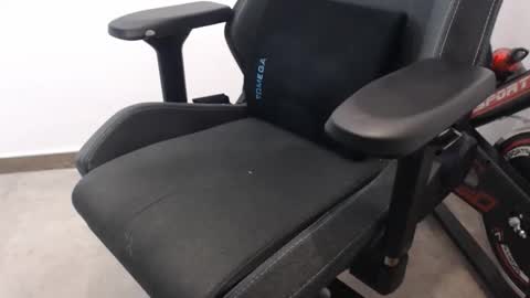 Snapshot of dirfocus chatting on April 2026 08:09:02 PM Z online show from April 2026 08:09:02 PM