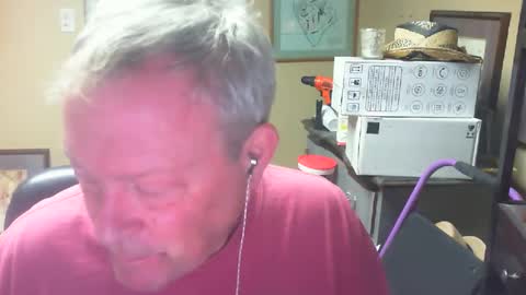 Snapshot of dirkpitt223 chatting on December 2024 10:20:02 PM DirtkPitt Fun guy working online show from December 2024 10:20:02 PM