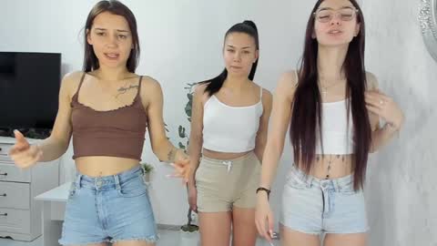 Gyna    Josie    online show from March 2025 03:29:01 AM