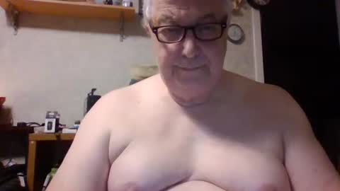 Snapshot of dirtyoldscot1960 chatting on April 2026 11:13:01 PM Fergus online show from April 2026 11:13:01 PM