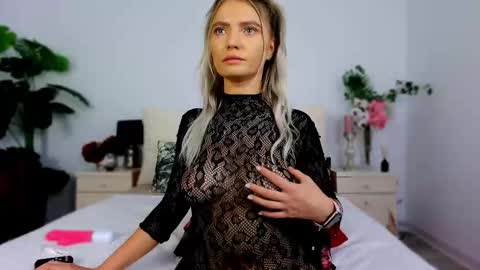 Chloe online show from September 2025 09:14:01 AM