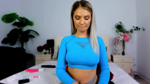 Chloe online show from October 2025 09:04:02 AM