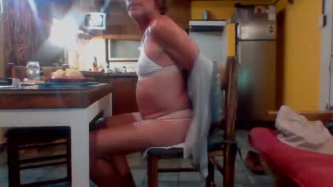 Snapshot of discretopasivo chatting on April 2026 01:17:02 AM discretopasivo online show from April 2026 01:17:02 AM