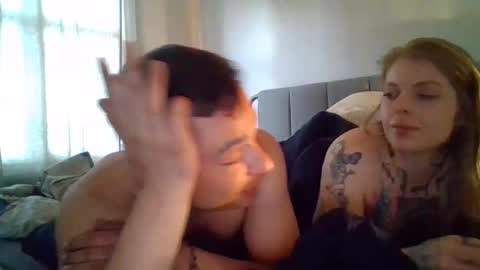 Snapshot of disfrutocouple chatting on April 2026 05:23:01 AM disfrutocouple online show from April 2026 05:23:01 AM