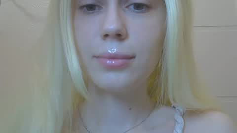 Snapshot of ditamilton chatting on March 2026 05:32:01 PM DitaMilton online show from March 2026 05:32:01 PM