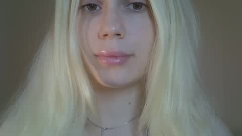 Snapshot of ditamilton chatting on April 2026 08:17:01 PM DitaMilton online show from April 2026 08:17:01 PM