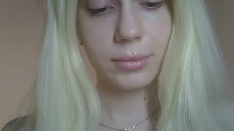 Snapshot of ditamilton chatting on April 2026 05:24:01 PM DitaMilton online show from April 2026 05:24:01 PM