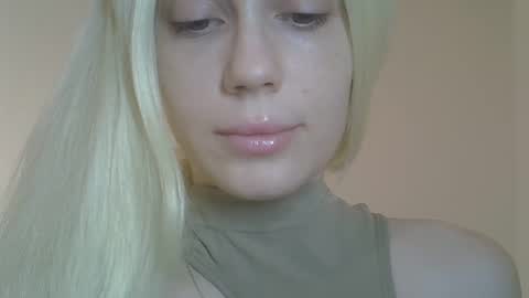 Snapshot of ditamilton chatting on April 2026 05:24:02 PM DitaMilton online show from April 2026 05:24:02 PM