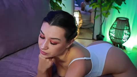 Tia online show from March 2026 08:10:01 PM