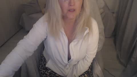 Alexxa online show from April 2026 07:52:02 PM