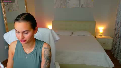 Snapshot of divineluxe chatting on June 2026 04:35:01 AM Ivory Blue. online show from June 2026 04:35:01 AM
