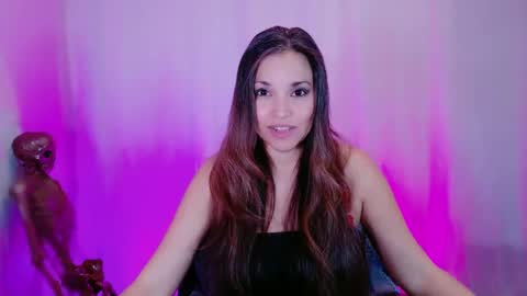 DivineLynn online show from February 2025 07:00:01 PM