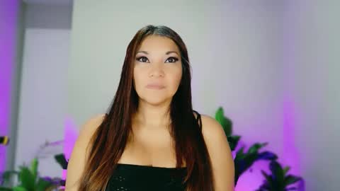 DivineLynn online show from December 2025 06:57:02 PM