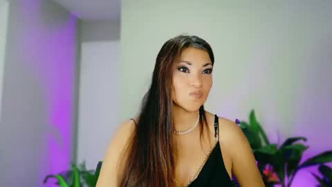 DivineLynn online show from December 2025 03:28:02 PM