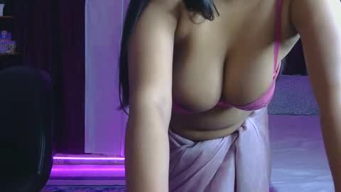 Snapshot of divyakhan chatting on December 2024 05:05:02 AM divyakhan online show from December 2024 05:05:02 AM