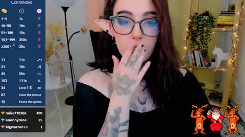 dixipixi_ online show from December 2024 01:43:02 PM