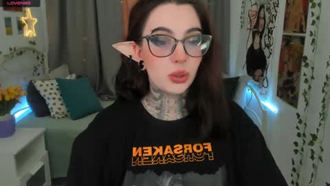 dixipixi_ online show from February 2025 05:32:01 AM