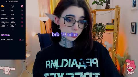 dixipixi_ online show from February 2025 01:22:01 PM