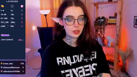 dixipixi_ online show from February 2025 11:58:01 AM