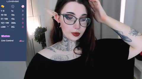 dixipixi_ online show from September 2025 06:24:01 AM