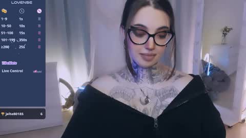 Snapshot of dixipixi_ chatting on April 2026 06:30:01 AM dixipixi_ online show from April 2026 06:30:01 AM