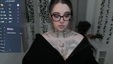 Snapshot of dixipixi_ chatting on April 2026 06:06:01 AM dixipixi_ online show from April 2026 06:06:01 AM