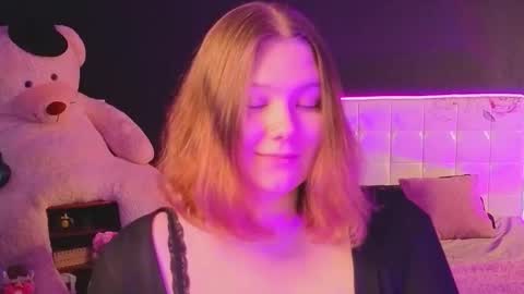 Jenia online show from November 2025 02:18:01 PM