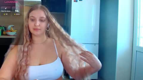 Snapshot of do_u_want_alice chatting on March 2026 08:06:02 AM Alice online show from March 2026 08:06:02 AM