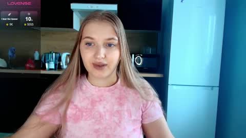 Snapshot of do_u_want_alice chatting on April 2026 08:04:01 AM Alice online show from April 2026 08:04:01 AM