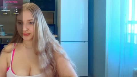 Snapshot of do_u_want_alice chatting on April 2026 08:51:01 AM Alice online show from April 2026 08:51:01 AM