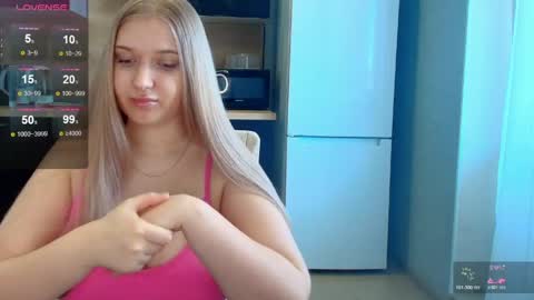 Snapshot of do_u_want_alice chatting on April 2026 08:50:01 AM Alice online show from April 2026 08:50:01 AM