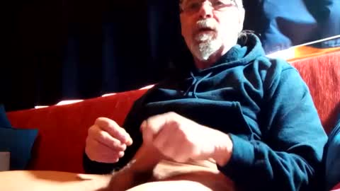 Snapshot of doghouseblue chatting on December 2024 09:35:01 AM doghouseblue online show from December 2024 09:35:01 AM