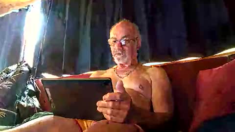 Snapshot of doghouseblue chatting on September 2025 09:47:02 AM doghouseblue online show from September 2025 09:47:02 AM