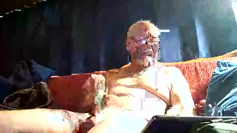 Snapshot of doghouseblue chatting on October 2025 04:08:01 PM doghouseblue online show from October 2025 04:08:01 PM