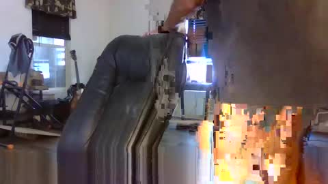 Snapshot of dogluc7 chatting on April 2026 05:37:01 PM dogluc7 online show from April 2026 05:37:01 PM