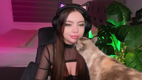 Snapshot of dolcebaddie chatting on April 2026 04:59:01 AM Hii Dont forget to follow me . online show from April 2026 04:59:01 AM