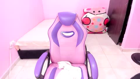 Snapshot of doll___squirt chatting on October 2025 02:59:01 PM sofia de la torre online show from October 2025 02:59:01 PM