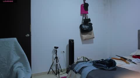 Snapshot of doll_andrea_ chatting on May 2026 11:01:04 PM ANDREA online show from May 2026 11:01:04 PM