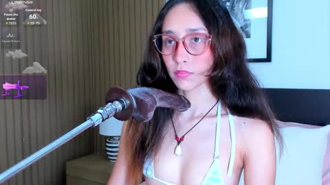 Bella  online show from September 2025 08:22:01 PM